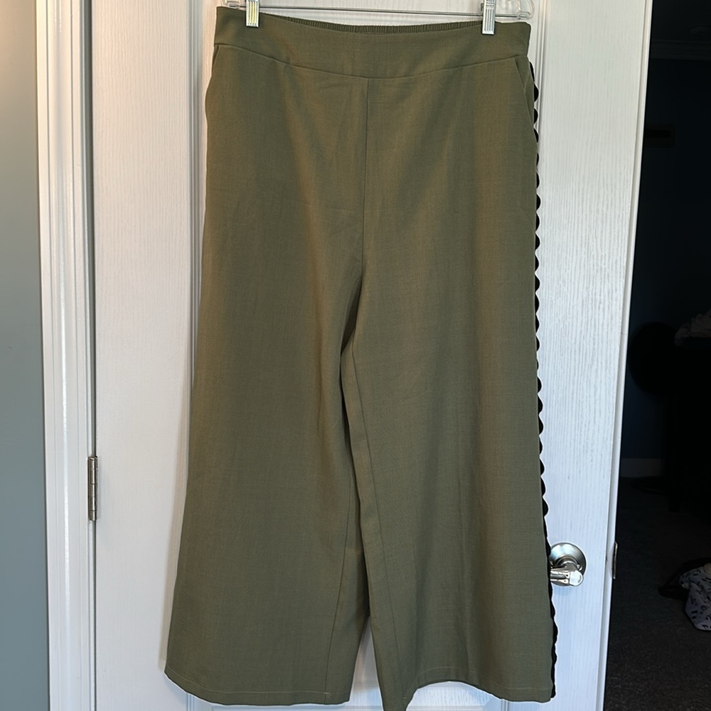 Evaless High Waisted Wide Leg Capri Pants Rick Rack Trim XL NWOT - Picture 2 of 4